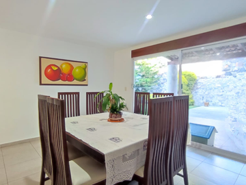 CASA EN VENTA EN COLINAS DEL BOSQUE 3RA SECCION, CORREGIDORA, 5 HABITACIONES