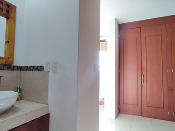 CASA EN VENTA EN COLINAS DEL BOSQUE 3RA SECCION, CORREGIDORA, 5 HABITACIONES