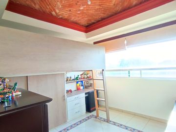 CASA EN VENTA EN COLINAS DEL BOSQUE 3RA SECCION, CORREGIDORA, 5 HABITACIONES