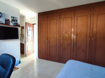 CASA EN VENTA EN COLINAS DEL BOSQUE 3RA SECCION, CORREGIDORA, 5 HABITACIONES