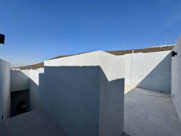 DEPARTAMENTO EN PREVENTA EN ALTOS JURIQUILLA, CON ROOF GARDEN