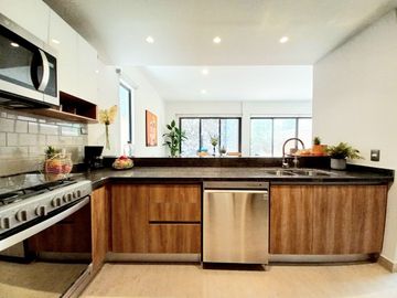 VENTA DE CASA EN ZIBATÁ, con opción a cuarta recámara en planta baja