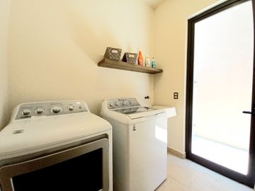 CASA EN VENTA EN ZIBATÁ, Qro., estudio con opción a recámara en planta baja
