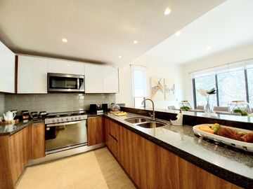 CASA EN VENTA EN ZIBATÁ, Qro., estudio con opción a recámara en planta baja