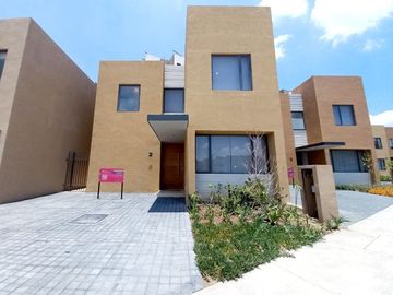 CASA EN VENTA EN ZIBATÁ, Qro., estudio con opción a recámara en planta baja