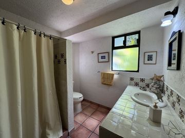 CASA EN VENTA EN JURIQUILLA DE UN PISO, VILLAS DEL MESON, ESTILO MEXICANO