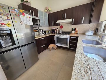 CASA EN VENTA EN CUMBRES DEL LAGO JURIQUILLA, 3 HABITACIONES MAS ESTUDIO