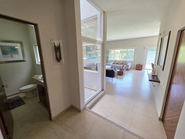 CASA EN VENTA EN CUMBRES DEL LAGO JURIQUILLA, 3 HABITACIONES MAS ESTUDIO