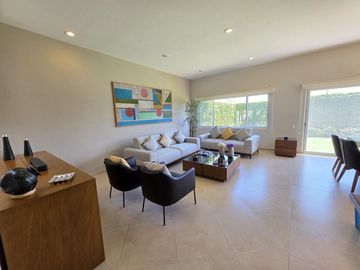 CASA EN VENTA EN CUMBRES DEL LAGO JURIQUILLA, 3 HABITACIONES MAS ESTUDIO