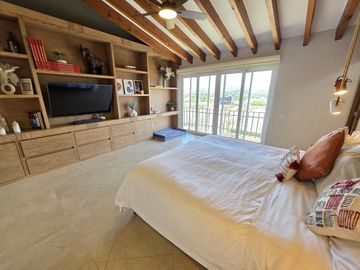 CASA EN VENTA EN CUMBRES DEL LAGO JURIQUILLA, 3 HABITACIONES MAS ESTUDIO