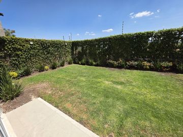 CASA EN VENTA EN CUMBRES DEL LAGO JURIQUILLA, 3 HABITACIONES MAS ESTUDIO
