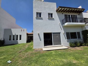 CASA EN VENTA EN CUMBRES DEL LAGO JURIQUILLA, 3 HABITACIONES MAS ESTUDIO