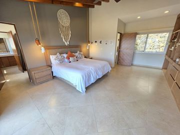 CASA EN VENTA EN CUMBRES DEL LAGO JURIQUILLA, 3 HABITACIONES MAS ESTUDIO
