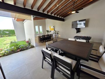 CASA EN VENTA EN CUMBRES DEL LAGO JURIQUILLA, 3 HABITACIONES MAS ESTUDIO