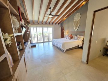 CASA EN VENTA EN CUMBRES DEL LAGO JURIQUILLA, 3 HABITACIONES MAS ESTUDIO