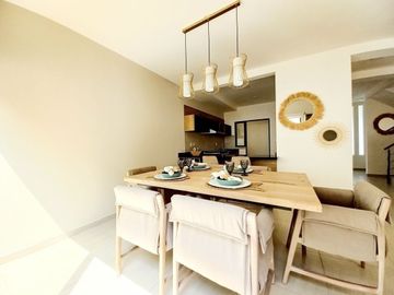 CASA EN VENTA EN ZIBATÁ, Querétaro. 3 recámaras, 3 baños, roof garden, jardín