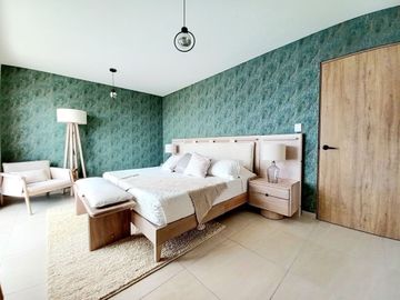 CASA EN VENTA EN ZIBATÁ, Querétaro. 3 recámaras, 3 baños, roof garden, jardín