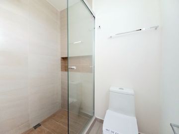 CASA EN VENTA EN ZIBATÁ, Querétaro. 3 recámaras, 3 baños, roof garden, jardín