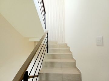 CASA EN VENTA EN ZIBATÁ, Querétaro. 3 recámaras, 3 baños, roof garden, jardín