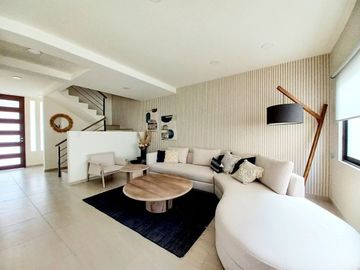 CASA EN VENTA EN ZIBATÁ, Querétaro. 3 recámaras, 3 baños, roof garden, jardín