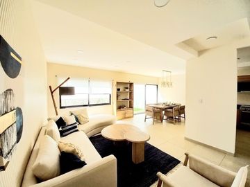 CASA EN VENTA EN ZIBATÁ, Querétaro. 3 recámaras, 3 baños, roof garden, jardín
