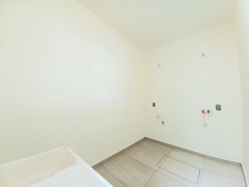 CASA EN VENTA EN ZIBATÁ, Querétaro. 3 recámaras, 3 baños, roof garden, jardín