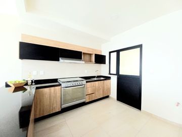 CASA EN VENTA EN ZIBATÁ, Querétaro. 3 recámaras, 3 baños, roof garden, jardín
