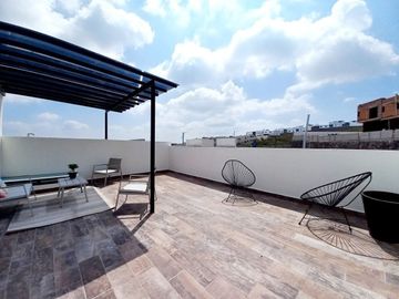 CASA EN VENTA EN ZIBATÁ, Querétaro. 3 recámaras, 3 baños, roof garden, jardín