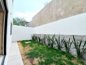 CASA EN VENTA EN ZIBATÁ, Querétaro. 3 recámaras, 3 baños, roof garden, jardín