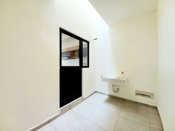 CASA EN VENTA EN ZIBATÁ, Querétaro. 3 recámaras, 3 baños, roof garden, jardín