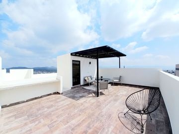 CASA EN VENTA EN ZIBATÁ, Querétaro. 3 recámaras, 3 baños, roof garden, jardín
