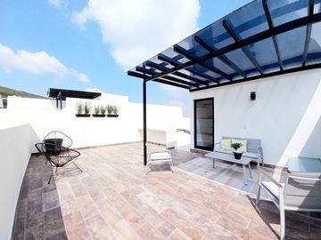 CASA EN VENTA EN ZIBATÁ, Querétaro. 3 recámaras, 3 baños, roof garden, jardín