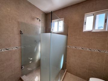 CASA EN VENTA EN JURIQUILLA CON VISTA AL CAMPO DE GOLF, 3 RECÁMARAS