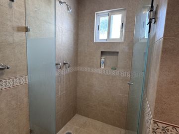 CASA EN VENTA EN JURIQUILLA CON VISTA AL CAMPO DE GOLF, 3 RECÁMARAS