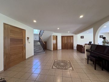 CASA EN VENTA EN JURIQUILLA CON VISTA AL CAMPO DE GOLF, 3 RECÁMARAS