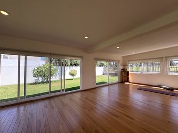 CASA EN VENTA EN JURIQUILLA CON VISTA AL CAMPO DE GOLF, 3 RECÁMARAS