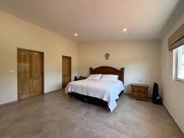 CASA EN VENTA EN JURIQUILLA CON VISTA AL CAMPO DE GOLF, 3 RECÁMARAS