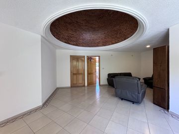 CASA EN VENTA EN JURIQUILLA CON VISTA AL CAMPO DE GOLF, 3 RECÁMARAS