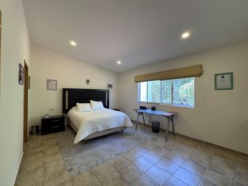 CASA EN VENTA EN JURIQUILLA CON VISTA AL CAMPO DE GOLF, 3 RECÁMARAS