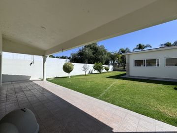 CASA EN VENTA EN JURIQUILLA CON VISTA AL CAMPO DE GOLF, 3 RECÁMARAS