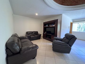 CASA EN VENTA EN JURIQUILLA CON VISTA AL CAMPO DE GOLF, 3 RECÁMARAS
