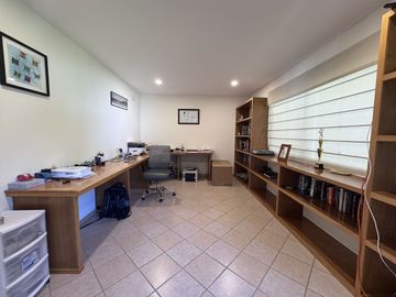 CASA EN VENTA EN JURIQUILLA CON VISTA AL CAMPO DE GOLF, 3 RECÁMARAS