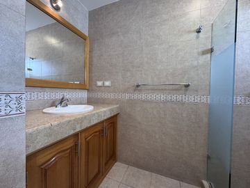 CASA EN VENTA EN JURIQUILLA CON VISTA AL CAMPO DE GOLF, 3 RECÁMARAS