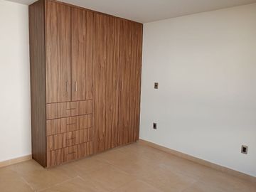 CASA EN VENTA de 3 habitaciones con baño cada una, en Condesa Juriquilla, Qro