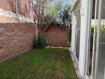 CASA EN VENTA de 3 habitaciones con baño cada una, en Condesa Juriquilla, Qro