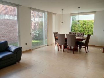 CASA EN VENTA de 3 habitaciones con baño cada una, en Condesa Juriquilla, Qro