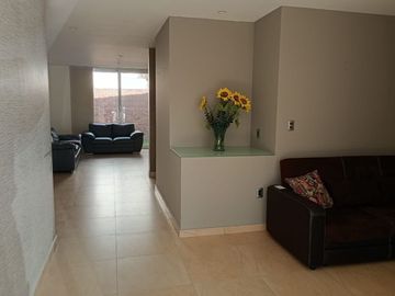 CASA EN VENTA de 3 habitaciones con baño cada una, en Condesa Juriquilla, Qro