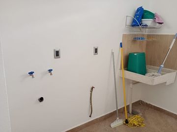 CASA EN VENTA de 3 habitaciones con baño cada una, en Condesa Juriquilla, Qro