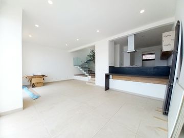 CASA EN VENTA EN ZIBATÁ, con vistas espectaculares