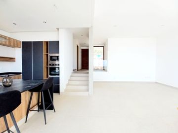 CASA EN VENTA EN ZIBATÁ, Querétaro, con vistas increíbles y diseño original